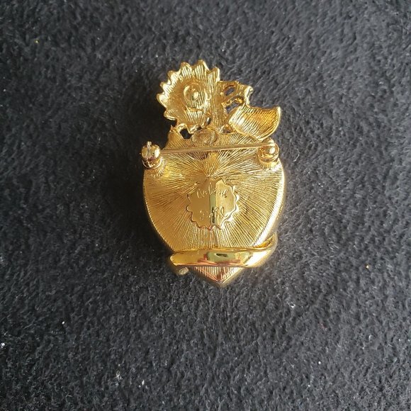 Donald Stannard Gold Brooch for Arlene Dahl- Chrysanthemums Heart - Picture 10 of 15